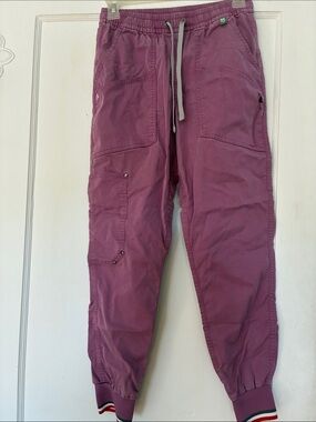 Mediclo scrub joggers in lavender XS